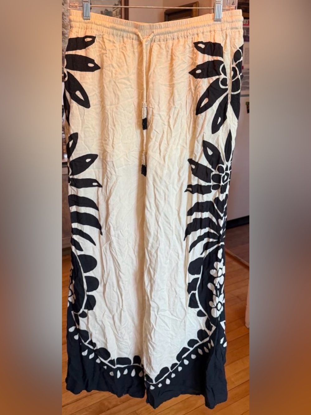 FARM Rio Cream Wide-Leg Pants with Black Floral Motif - Picture 6 of 6